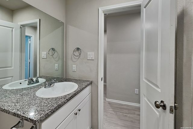 5542 Basil Chase, St Hedwig, TX 78152