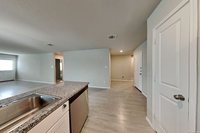5542 Basil Chase, St Hedwig, TX 78152