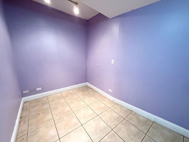 6035 S Saint Lawrence Avenue GS, Chicago, IL 60637