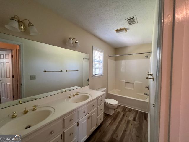 906 McAllister Drive, Vidalia, GA 30474