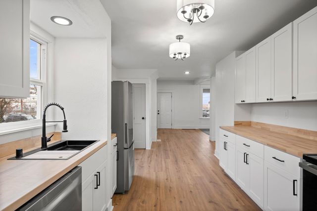 2420 N Astor St, Spokane, WA 99207