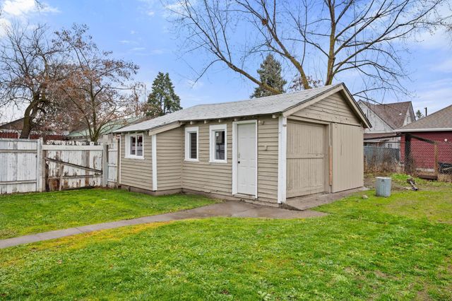 2420 N Astor St, Spokane, WA 99207