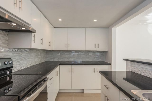 7545 E Treasure Drive 2H, North Bay Village, FL 33141