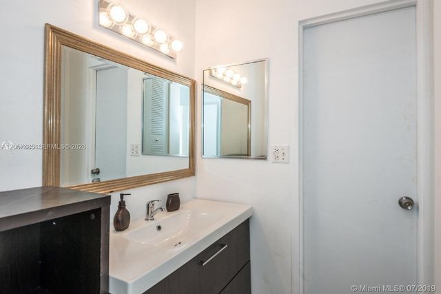 7545 E Treasure Drive 2H, North Bay Village, FL 33141