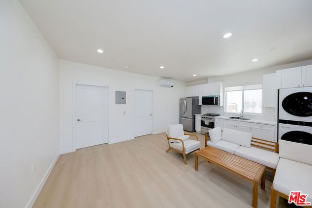 233 N Chicago Street, Los Angeles, CA 90033