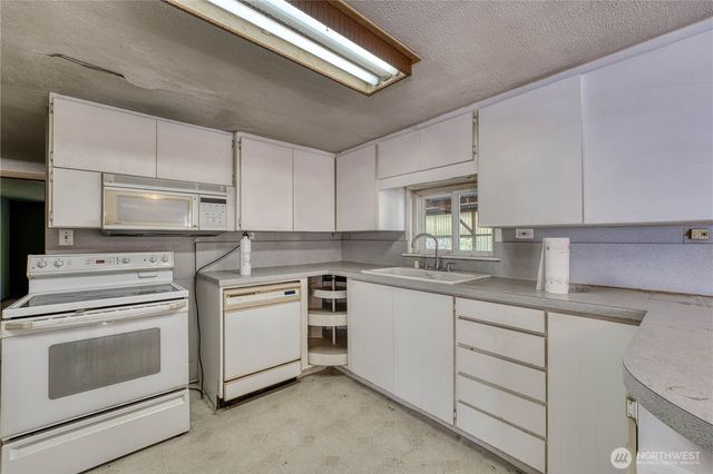 6015 Whitmore Drive NW, Gig Harbor, WA 98335