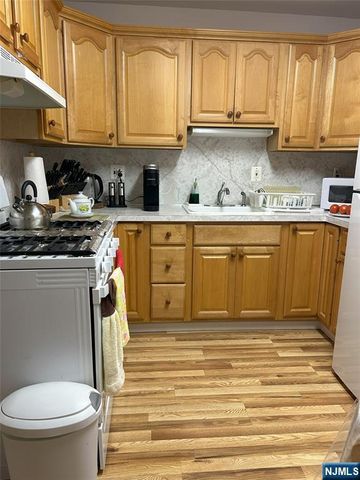 550 Central Avenue 7, Harrison, NJ 07029