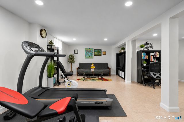 6 Jersey Lane, Norwalk, CT 06851
