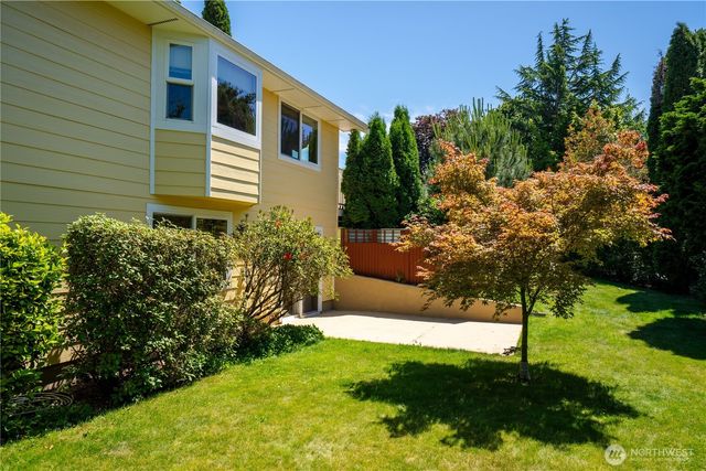 8555 Bender Road, Lynden, WA 98264