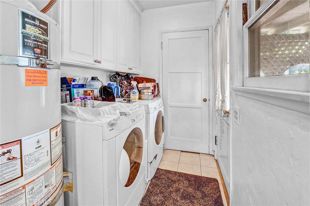 Image 10 of property listing at 13505 Hatteras, Valley Glen, CA 91401