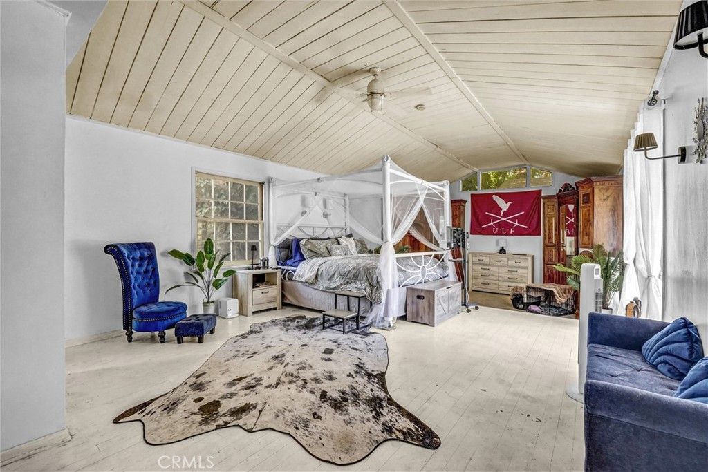 Image 11 of property listing at 13505 Hatteras, Valley Glen, CA 91401