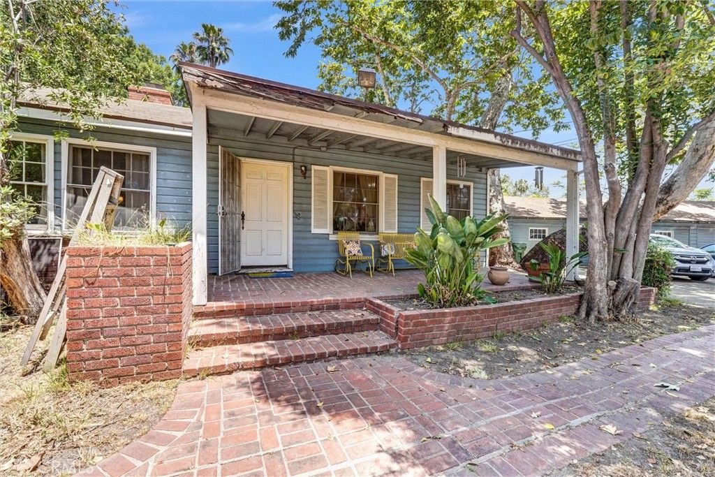 Image 2 of property listing at 13505 Hatteras, Valley Glen, CA 91401
