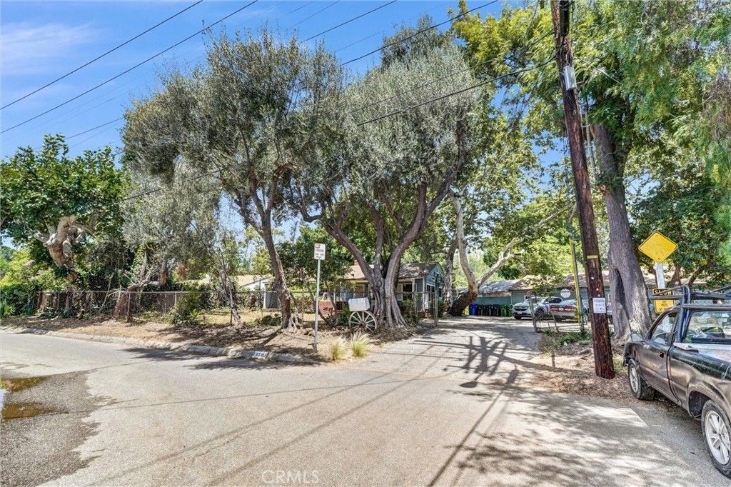 Image 31 of property listing at 13505 Hatteras, Valley Glen, CA 91401