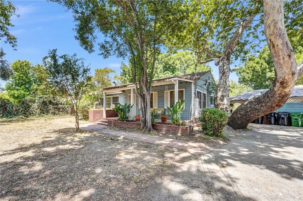 Image 4 of property listing at 13505 Hatteras, Valley Glen, CA 91401