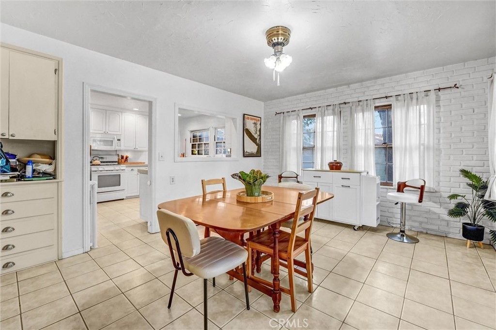 Image 8 of property listing at 13505 Hatteras, Valley Glen, CA 91401