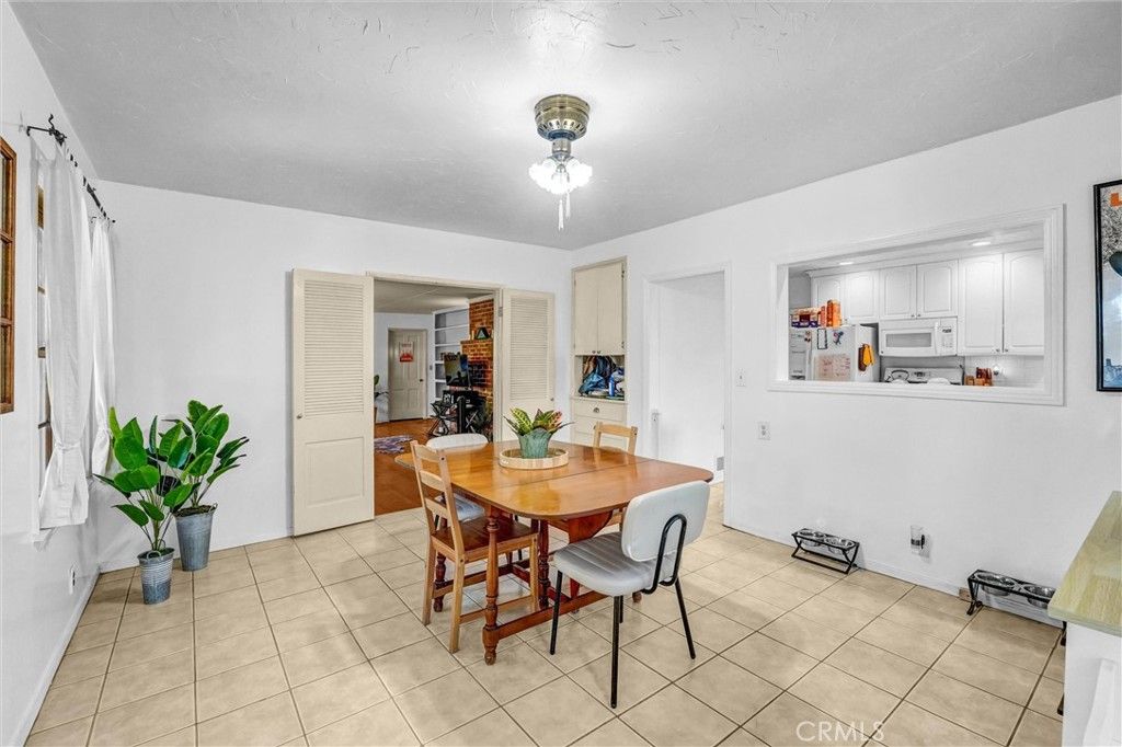 Image 9 of property listing at 13505 Hatteras, Valley Glen, CA 91401