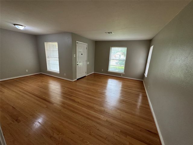 2322 Costa Mesa Drive, Dallas, TX 75228