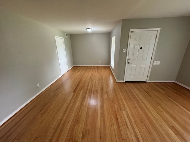 2322 Costa Mesa Drive, Dallas, TX 75228