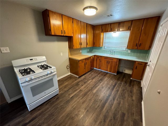 2322 Costa Mesa Drive, Dallas, TX 75228