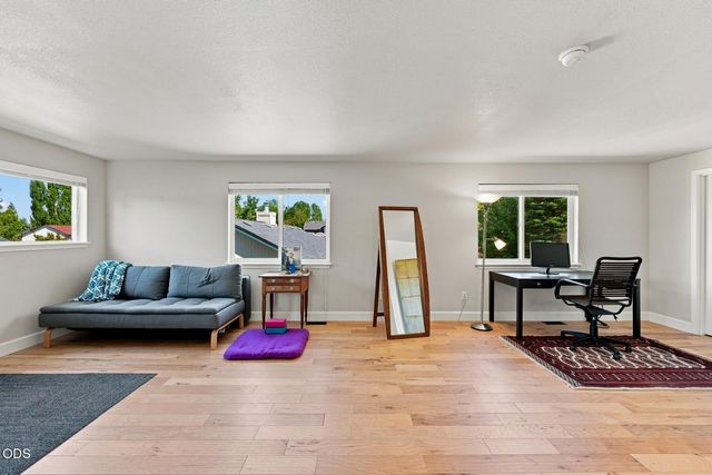 61324 Stardrift Drive, Bend, OR 97702