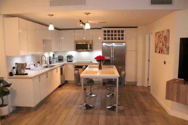 999 SW 1st Ave 3301, Miami, FL 33130