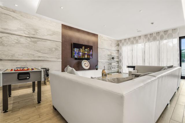 999 SW 1st Ave 3301, Miami, FL 33130