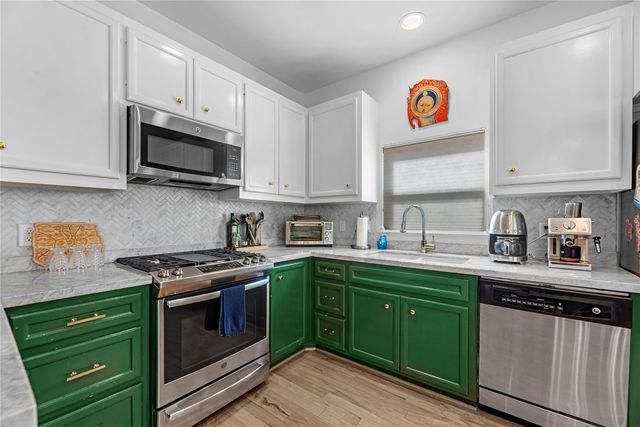 823 E 36th Street, Houston, TX 77022