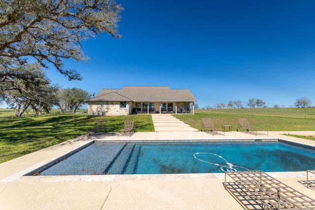 1797 County Road 261, Moulton, TX 77975