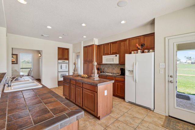 1797 County Road 261, Moulton, TX 77975