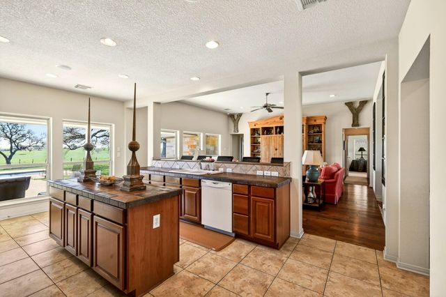 1797 County Road 261, Moulton, TX 77975