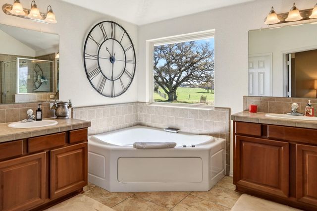 1797 County Road 261, Moulton, TX 77975