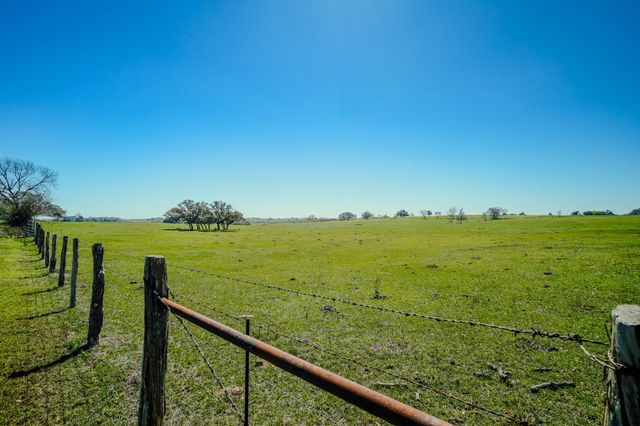 1797 County Road 261, Moulton, TX 77975