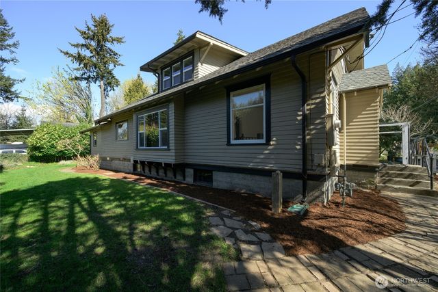1502 E Maplewood Avenue, Bellingham, WA 98225