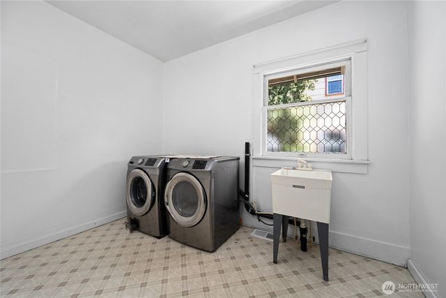 1502 E Maplewood Avenue, Bellingham, WA 98225