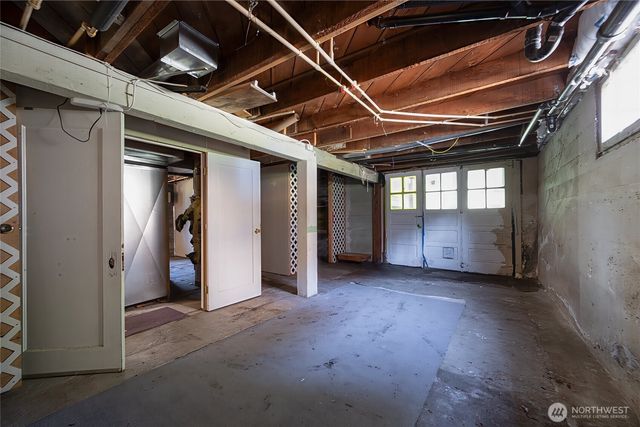 1502 E Maplewood Avenue, Bellingham, WA 98225