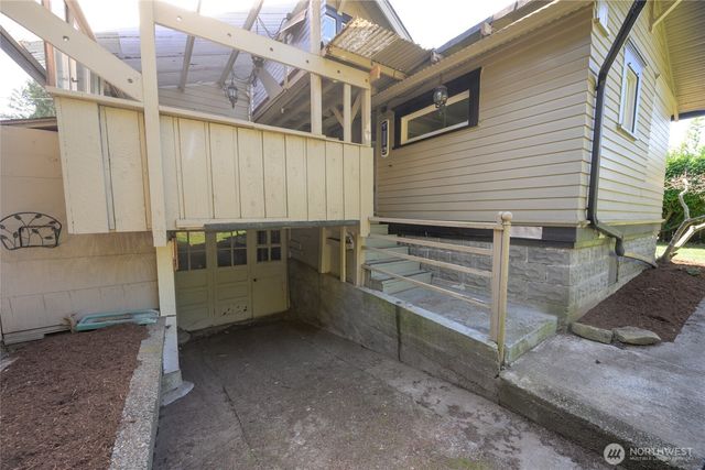 1502 E Maplewood Avenue, Bellingham, WA 98225