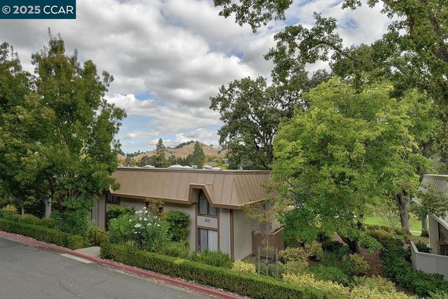 2940 Tice Creek Dr 6, Walnut Creek, CA 94595