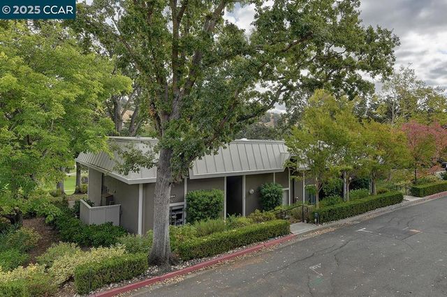 2940 Tice Creek Dr 6, Walnut Creek, CA 94595
