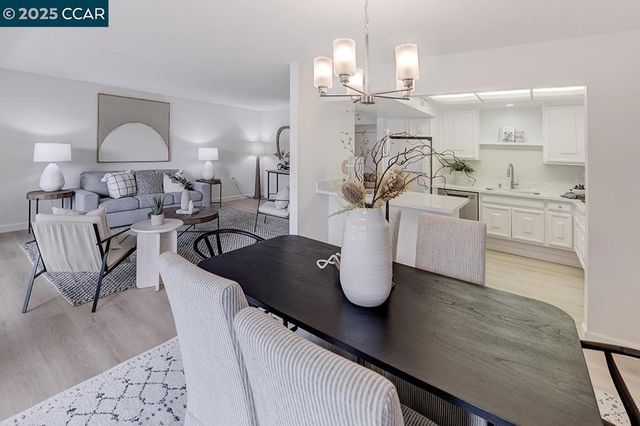 2940 Tice Creek Dr 6, Walnut Creek, CA 94595