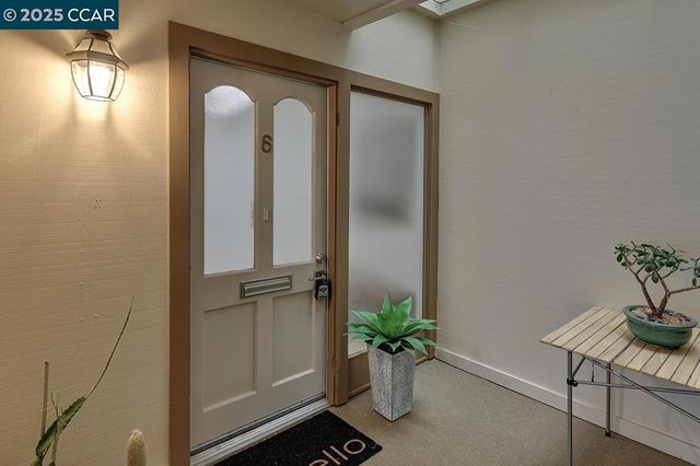 2940 Tice Creek Dr 6, Walnut Creek, CA 94595