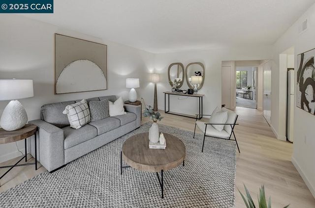 2940 Tice Creek Dr 6, Walnut Creek, CA 94595