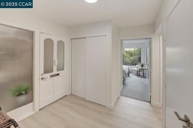 2940 Tice Creek Dr 6, Walnut Creek, CA 94595