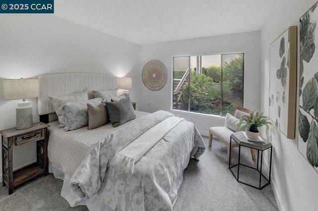 2940 Tice Creek Dr 6, Walnut Creek, CA 94595