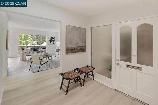 2940 Tice Creek Dr 6, Walnut Creek, CA 94595