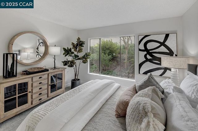 2940 Tice Creek Dr 6, Walnut Creek, CA 94595