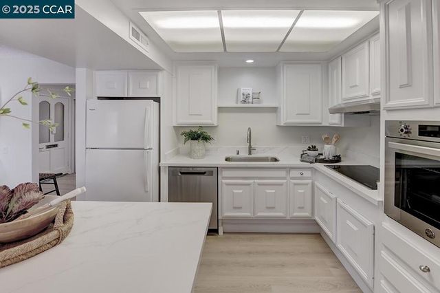 2940 Tice Creek Dr 6, Walnut Creek, CA 94595