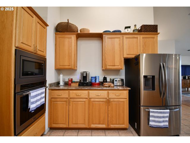 1356 Se LAUREL Ct, Roseburg, OR 97470