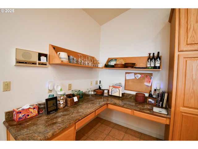 1356 Se LAUREL Ct, Roseburg, OR 97470