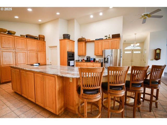 1356 Se LAUREL Ct, Roseburg, OR 97470