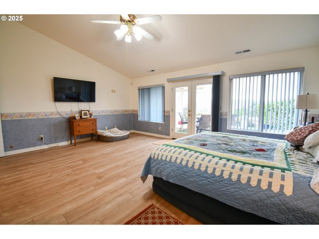 1356 Se LAUREL Ct, Roseburg, OR 97470